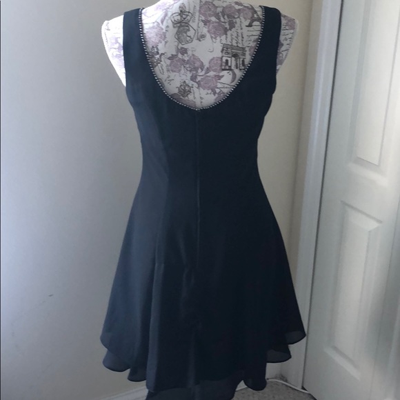Stunning little “go to” black dress - Picture 3 of 4